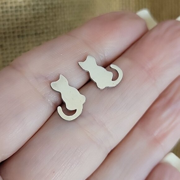 SILVER CAT STUD EARRINGS - Picture 1 of 4